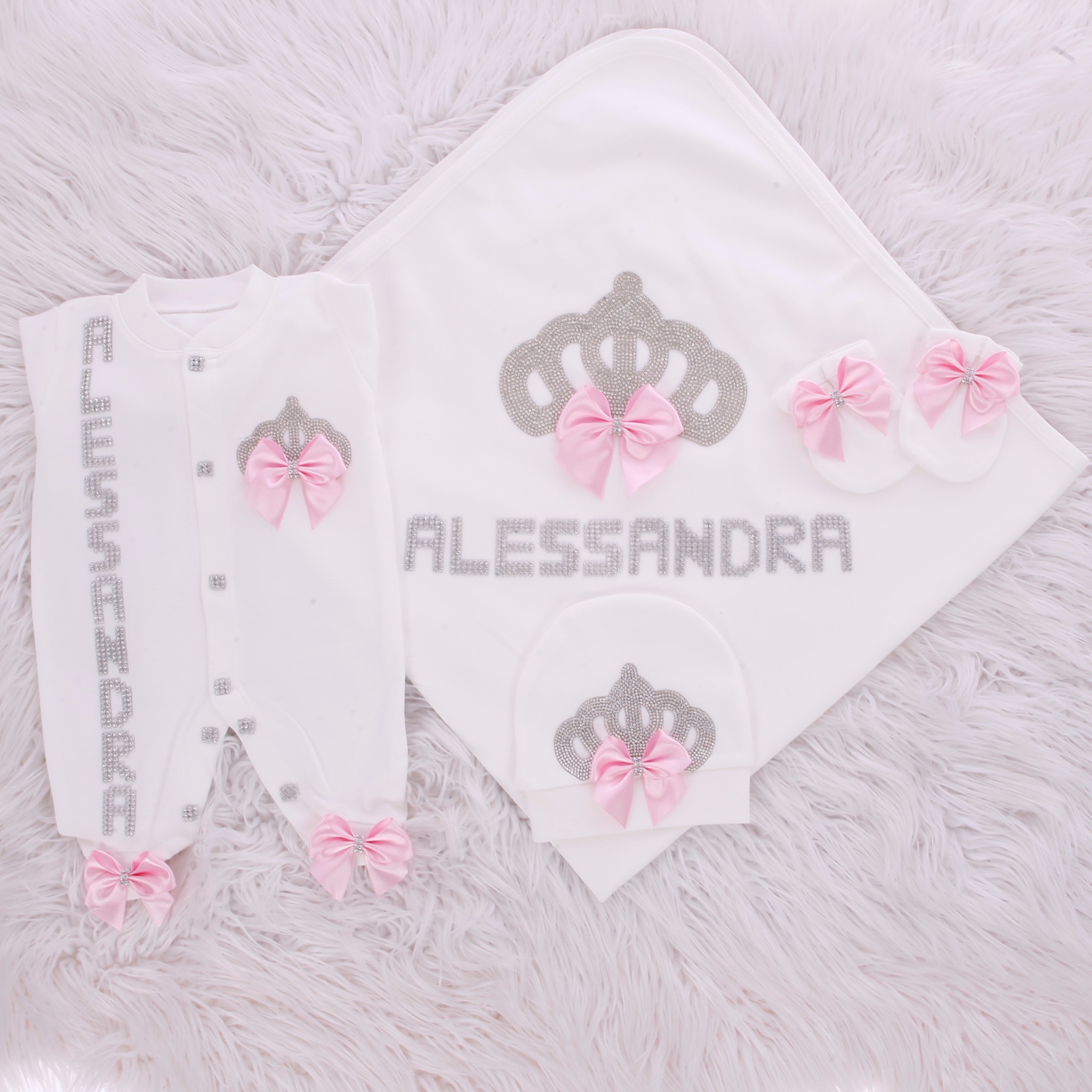 Conjunto de prendas de vestir con piedras preciosas galantes