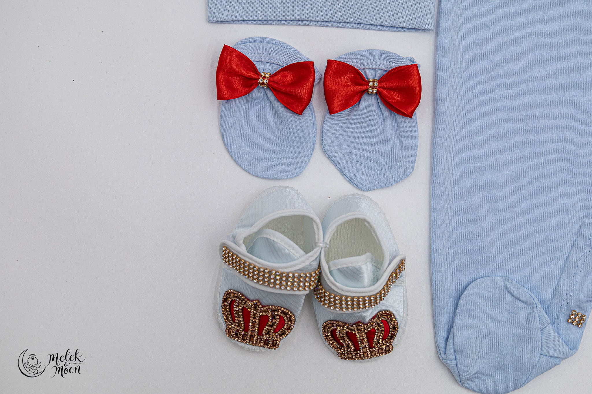 Conjunto de dijes majestuosos en azul y carmesí