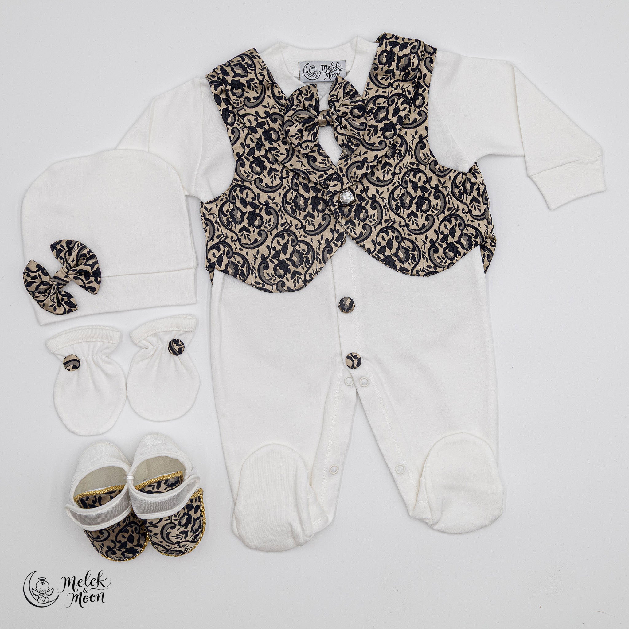 Conjunto de dijes de realeza en negro y dorado