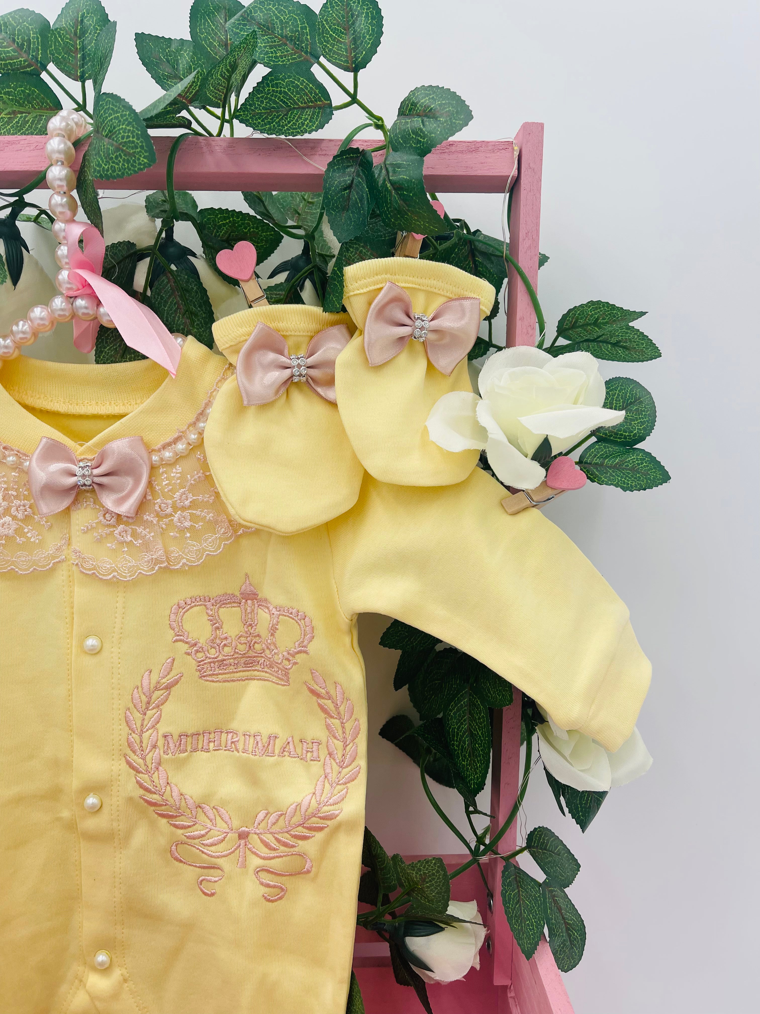 Superbe ensemble de couronnes jaunes