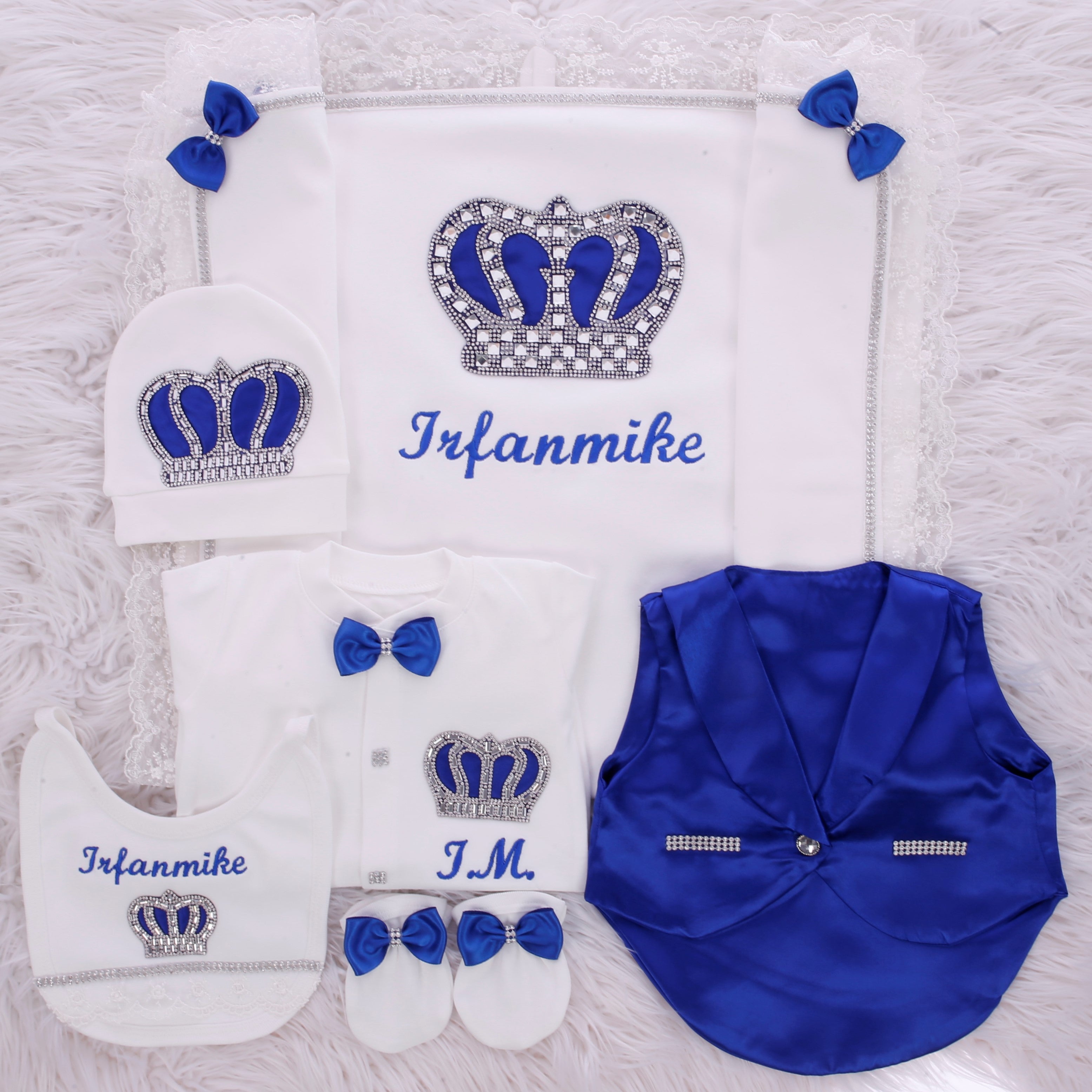 Adorable conjunto de príncipe blanco y azul marino