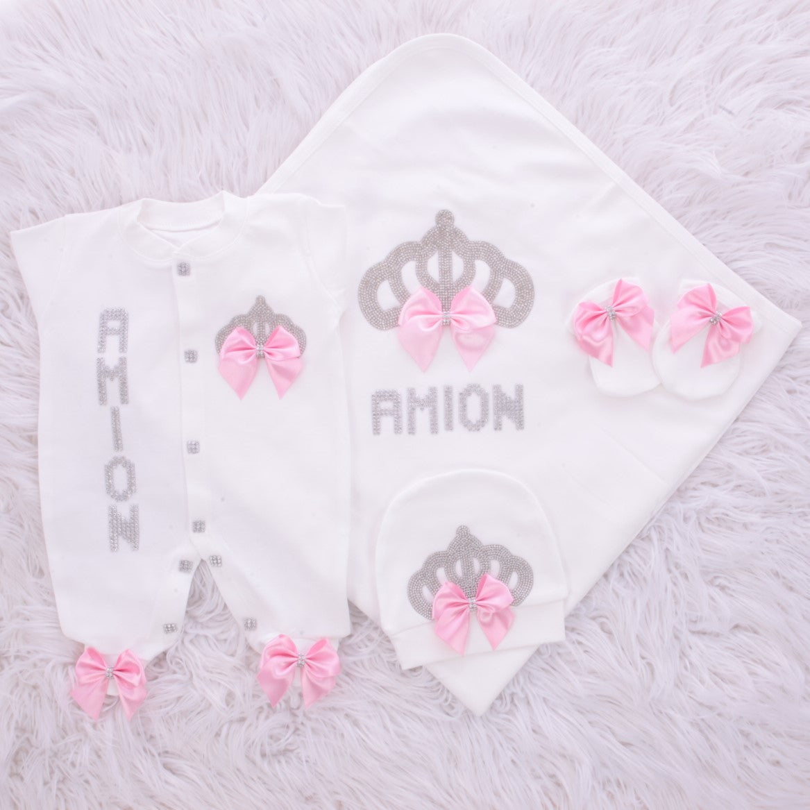 Conjunto de prendas de vestir con piedras preciosas galantes