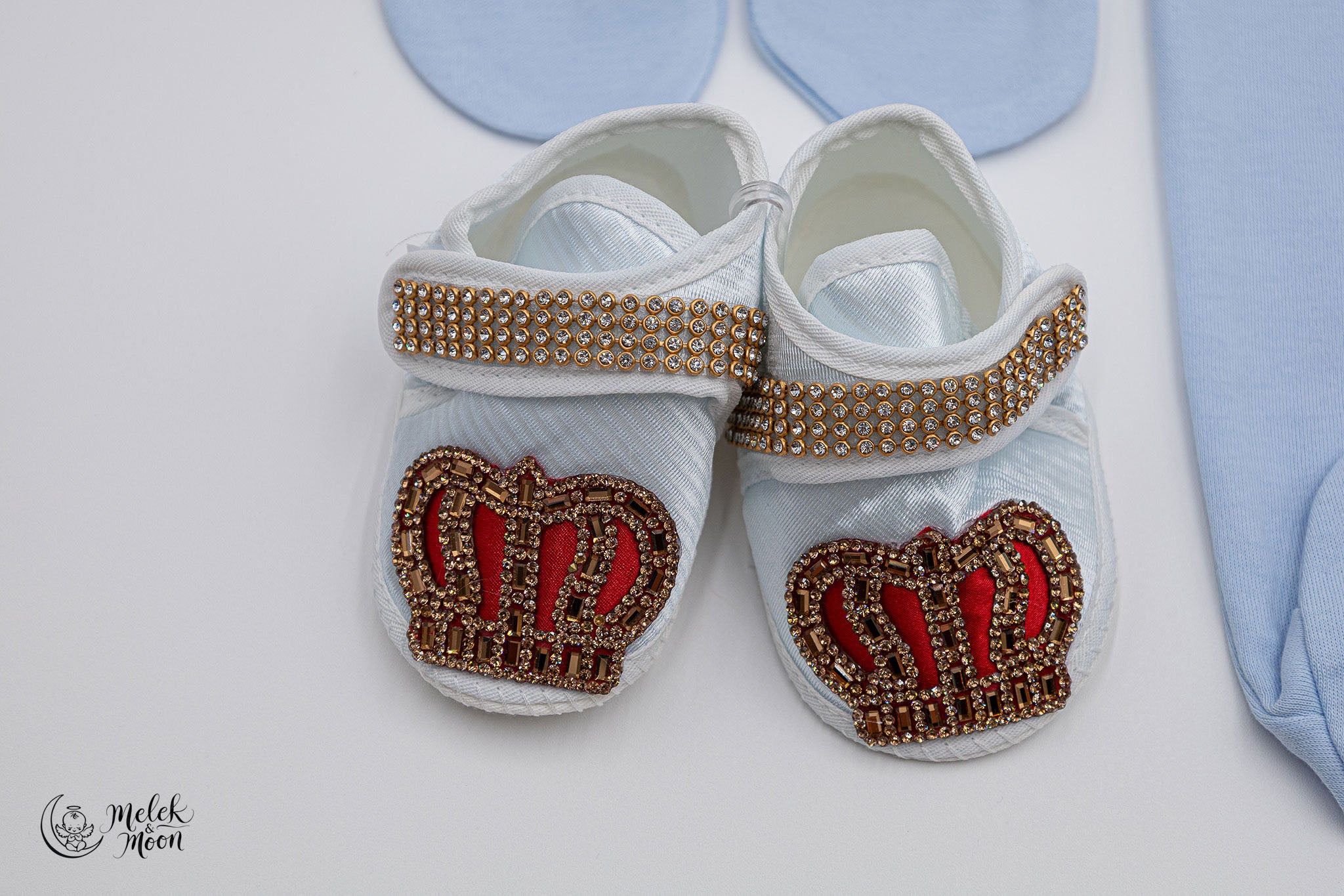 Conjunto de dijes majestuosos en azul y carmesí