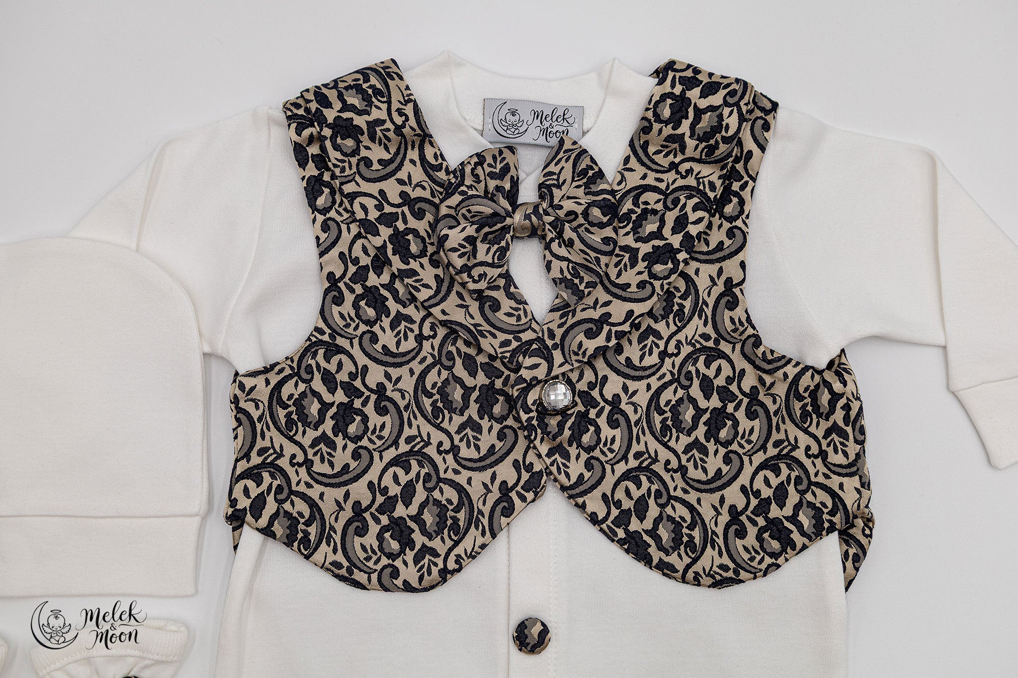 Conjunto de dijes de realeza en negro y dorado