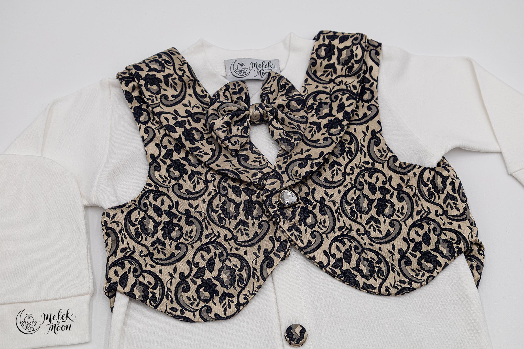 Conjunto de dijes de realeza en negro y dorado