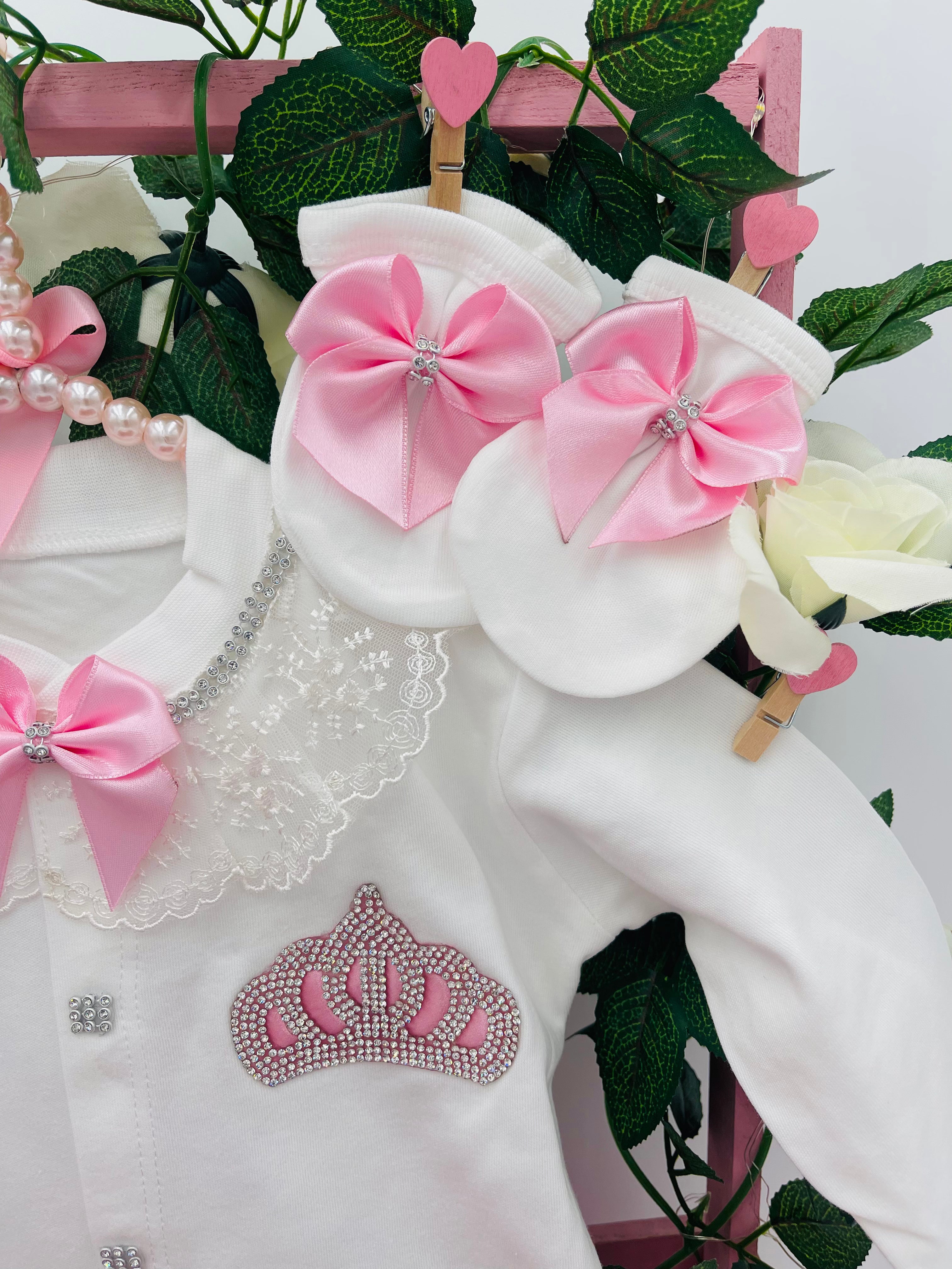 Precioso conjunto de princesa adorable en blanco y rosa