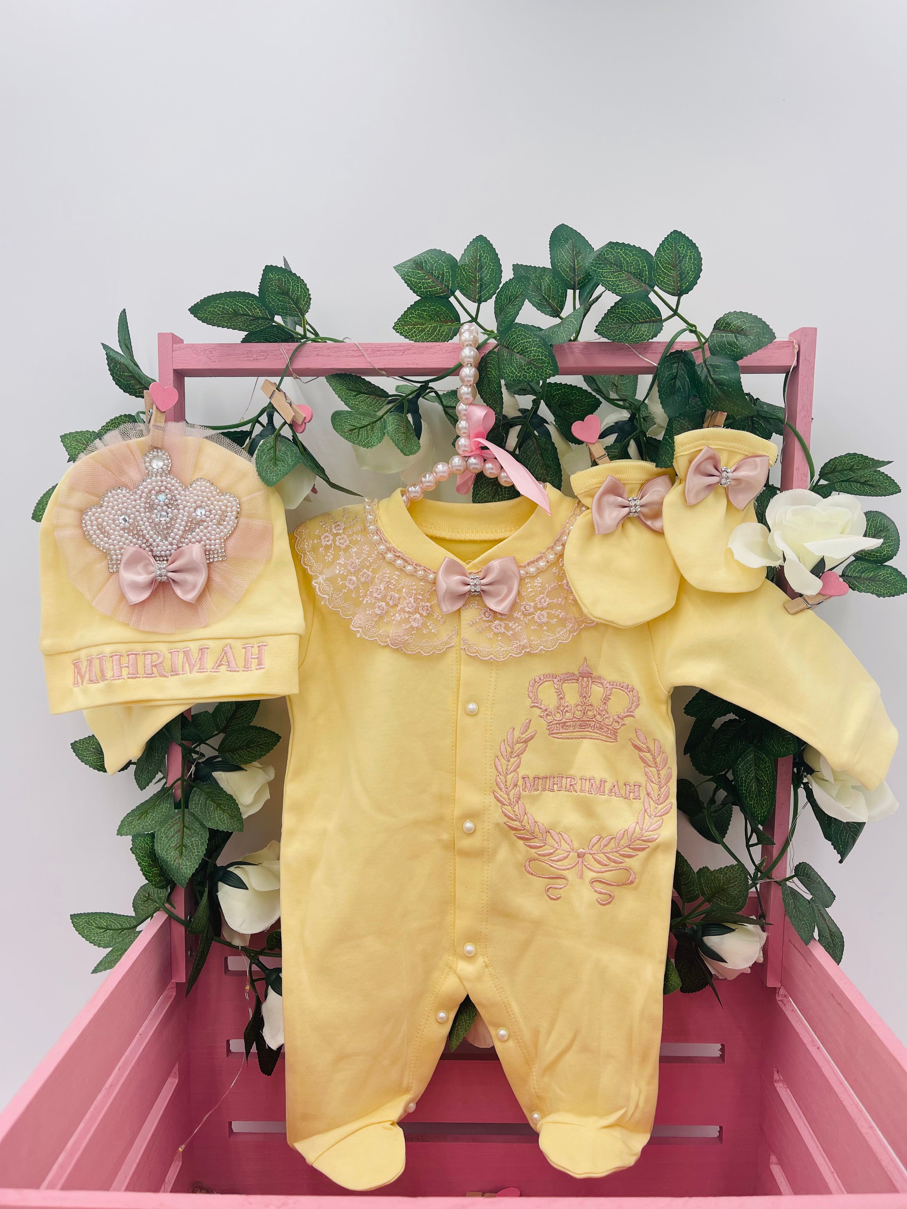 Superbe ensemble de couronnes jaunes