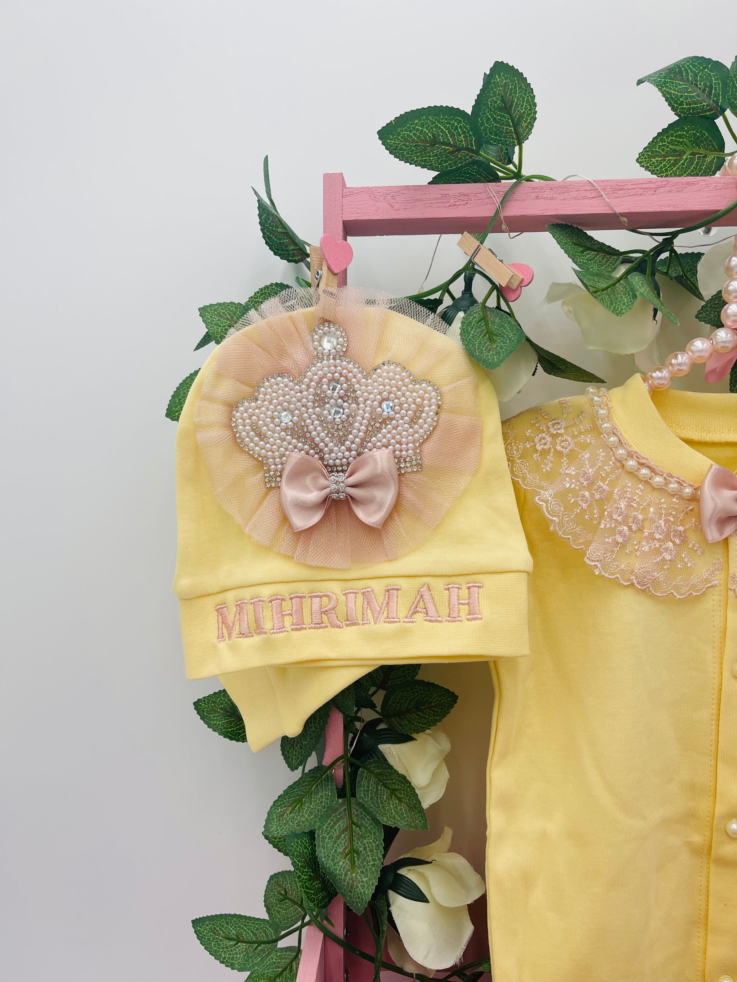 Superbe ensemble de couronnes jaunes