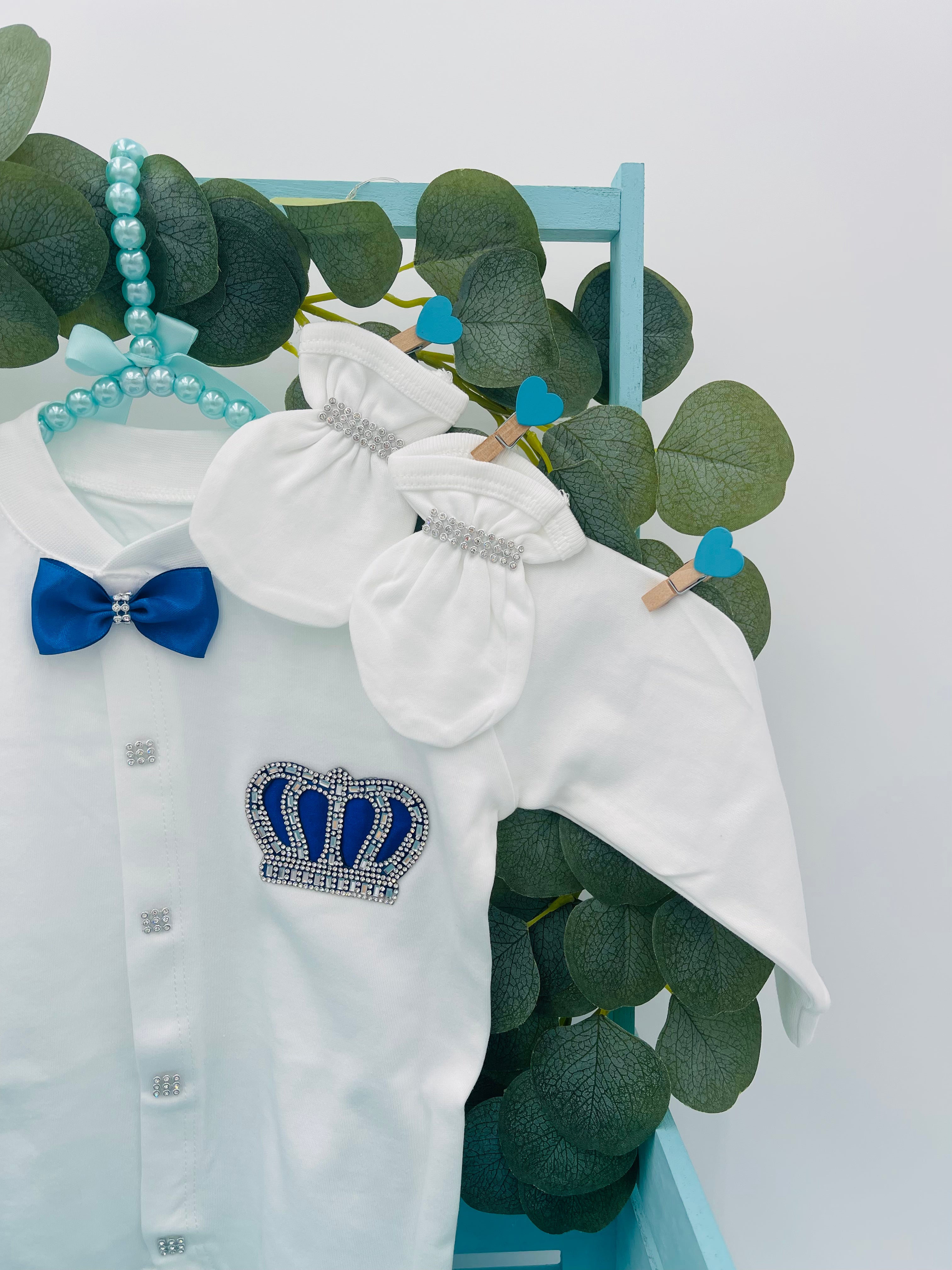 Conjunto de bebé niño con corona de lujo