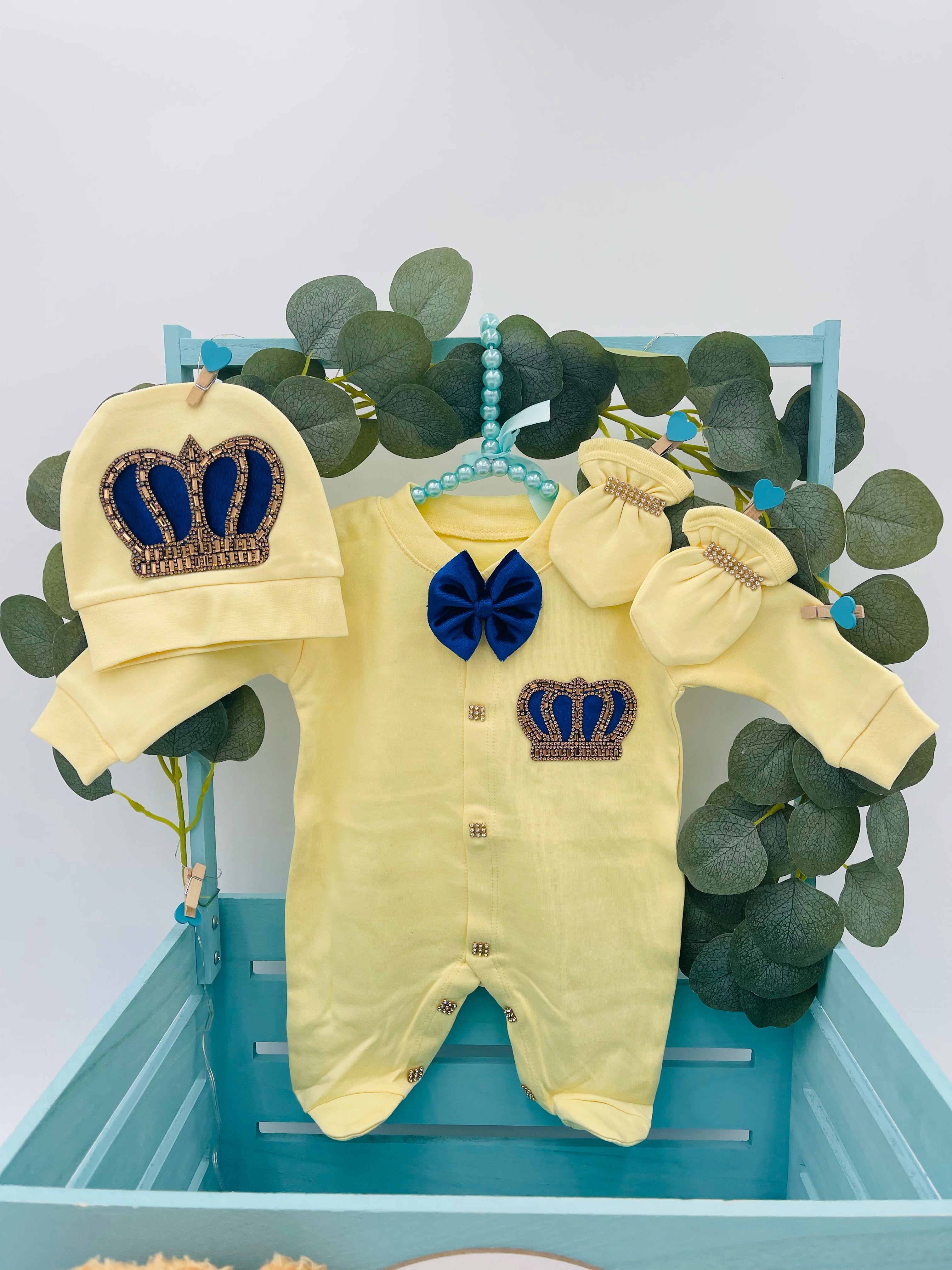 Ensemble élégant pour bébé avec couronne bleue et jaune