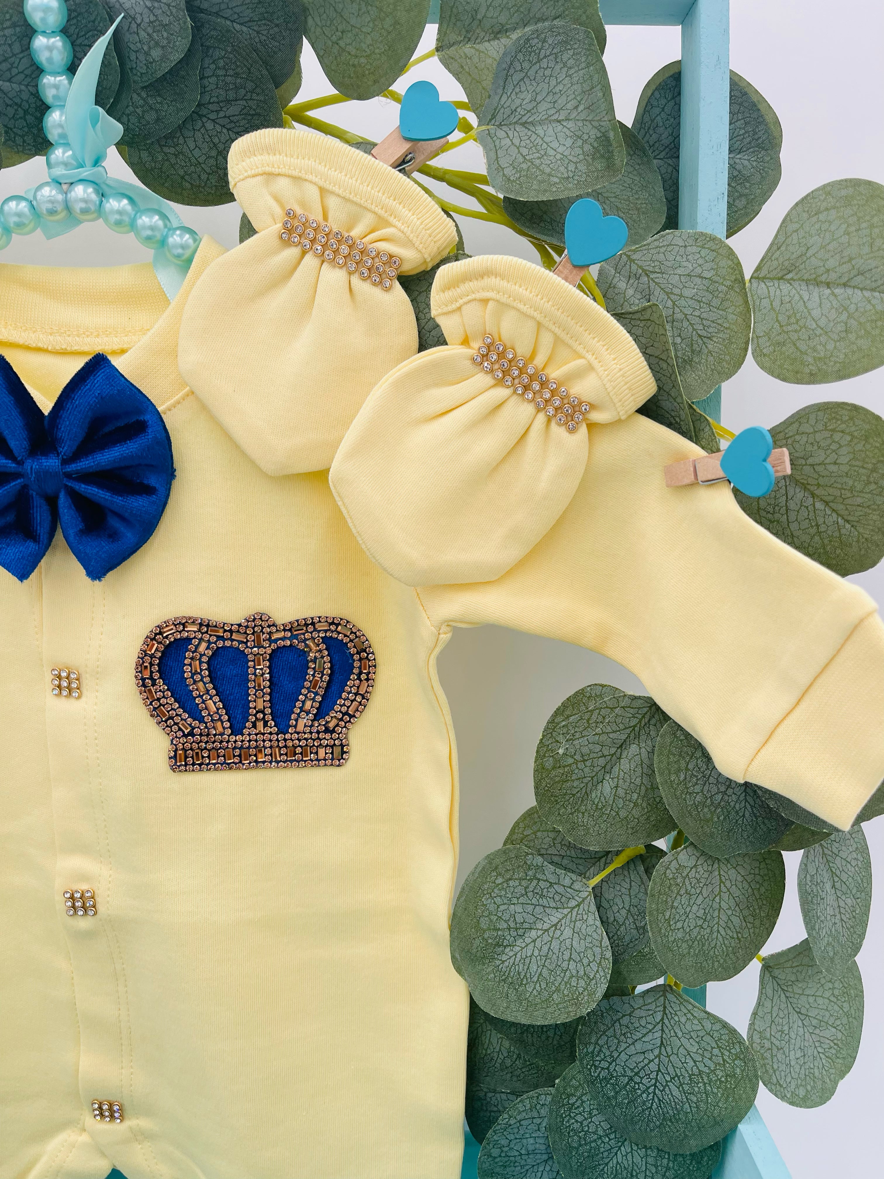 Ensemble élégant pour bébé avec couronne bleue et jaune