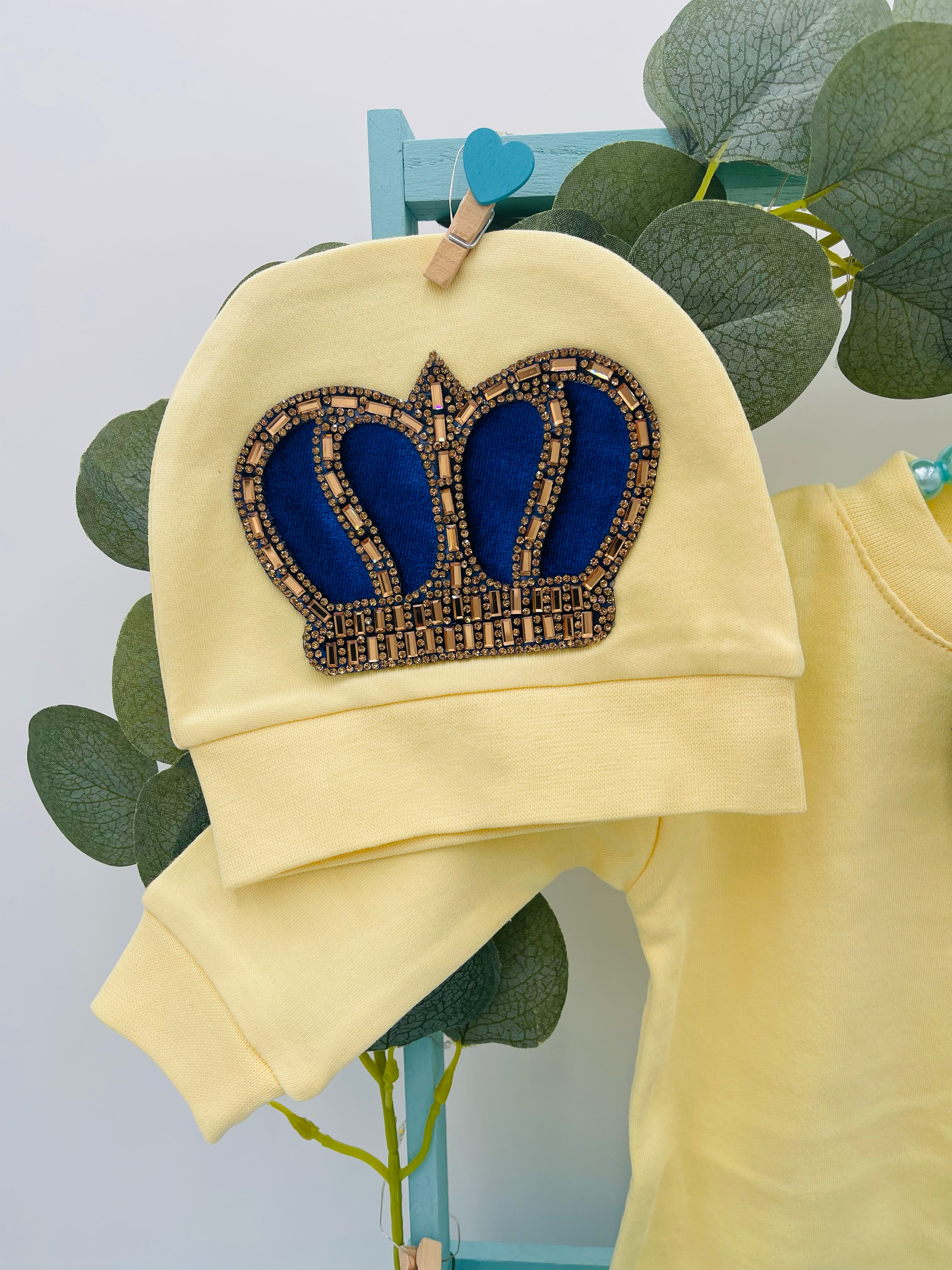 Ensemble élégant pour bébé avec couronne bleue et jaune